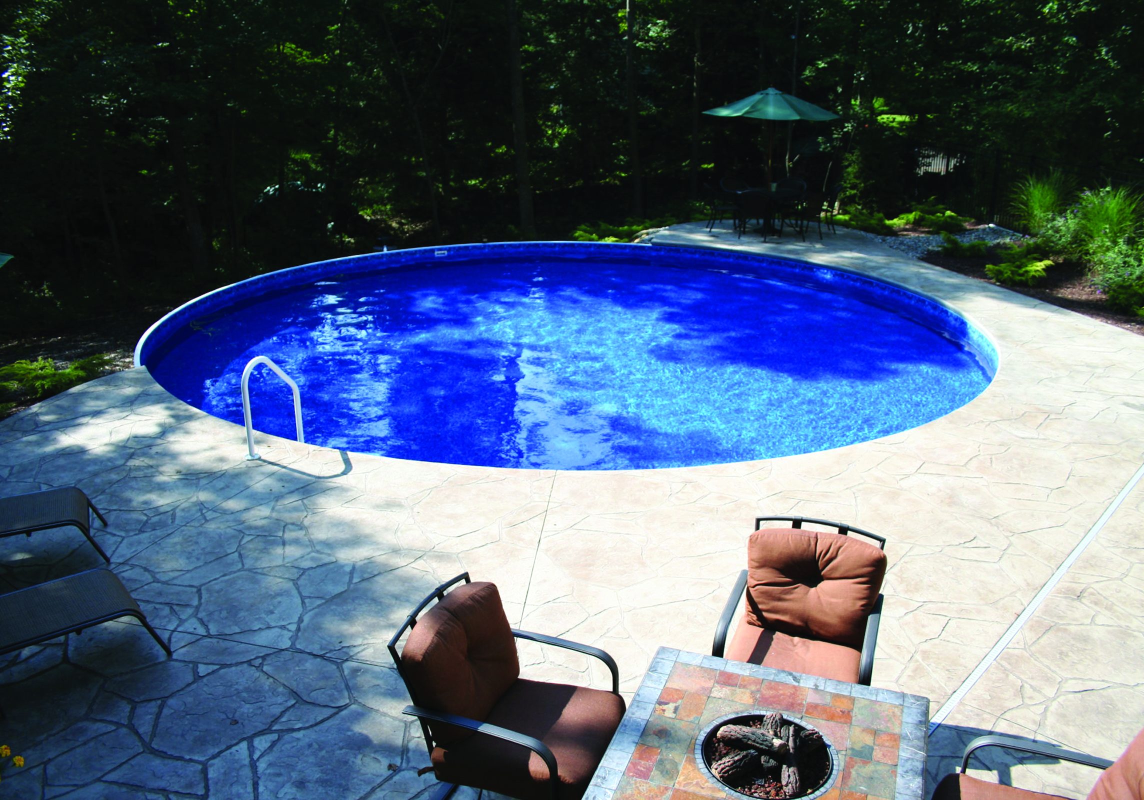 Round pool Stamped Concrete